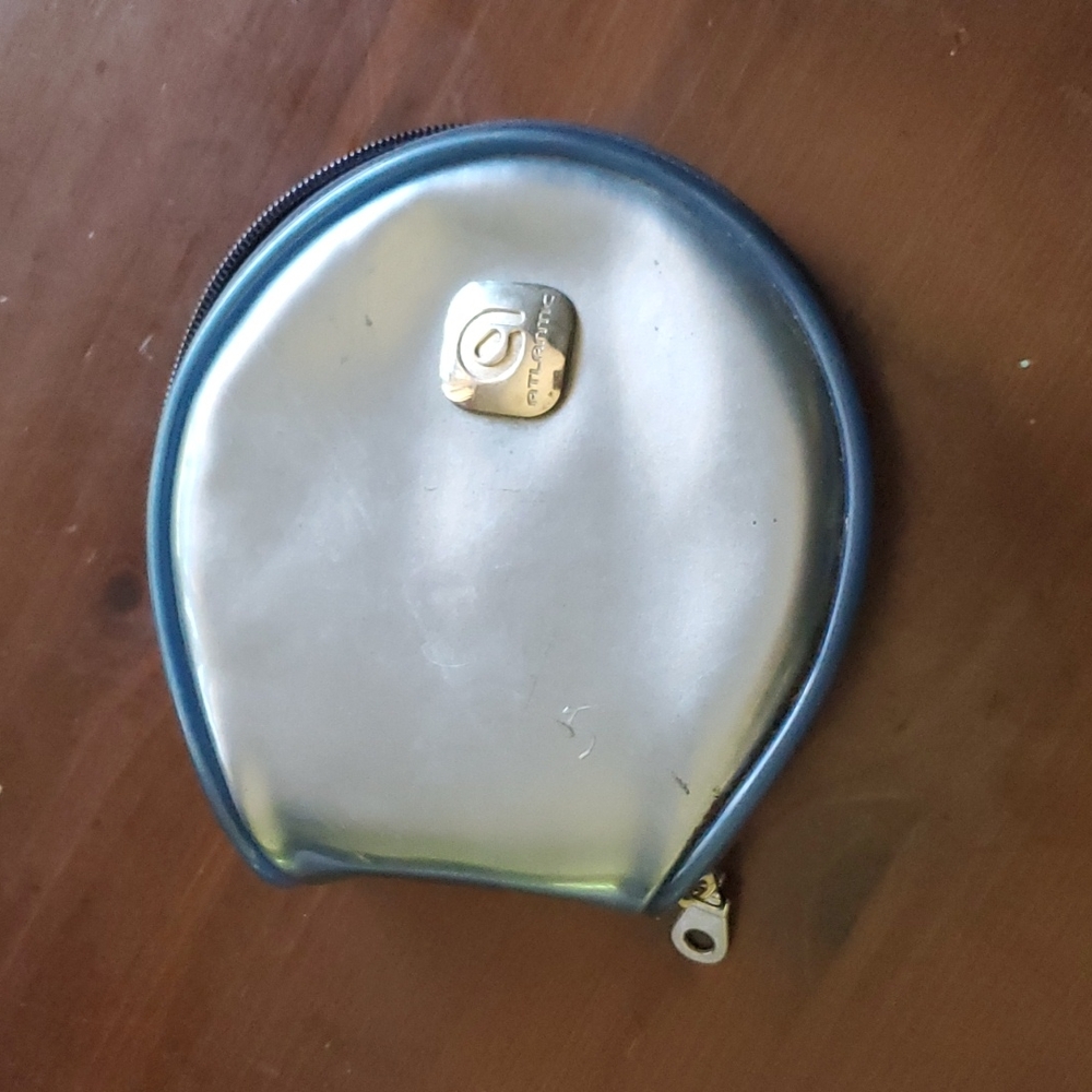 CD container w CDs